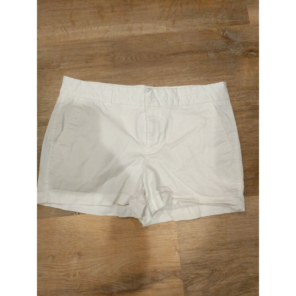GAP women's white Khakis shorts the 3" short size 8